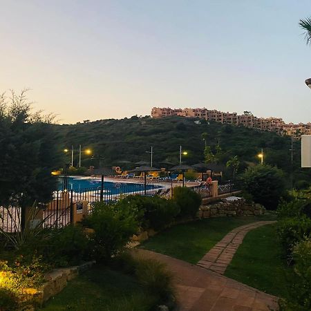 Duquesa Village Манилва Экстерьер фото